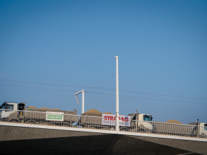 FOTO: Dvorecký most zvládl zatěžovací zkoušku. Otevřít se má v dubnu