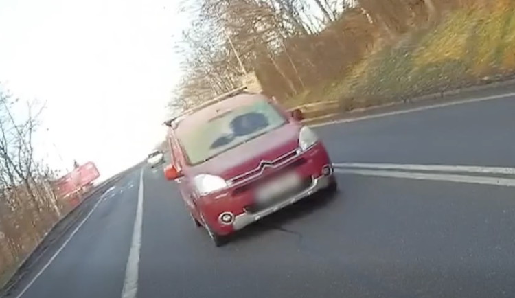 Muž se na čištění vykašlal.