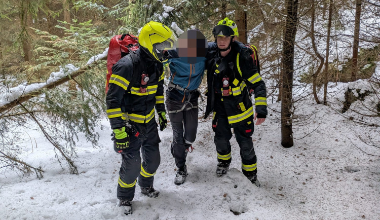 Zledovatělé skály zaskočily o víkendu horolezce u Police nad Metují