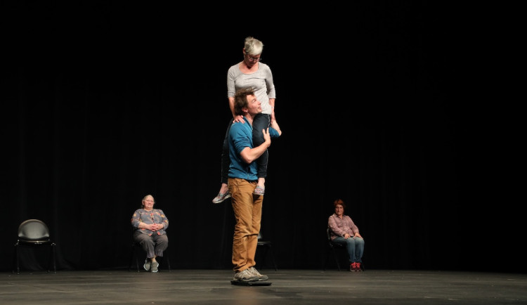 Grand-Mother Project spojuje na Cirkopolis akrobacii, důvěru a stáří