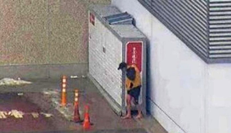 Před Kauflandem stál bez kalhot a bot. Silně podchlazený muž skončil v nemocnici