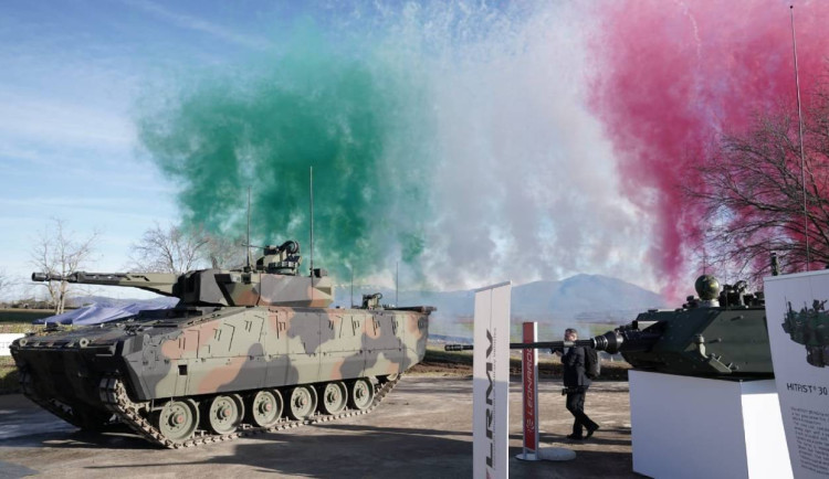 Ocelový rys na bojišti: Itálie přebírá první vozidla Lynx KF-41