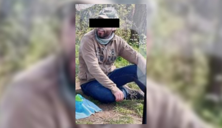 Muže, po kterém pátrali tři dny, našli v lese mrtvého