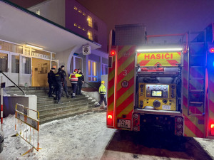 VIDEO: Na Břevnově hořely vysokoškolské koleje. Hasiči zachránili 16 lidí
