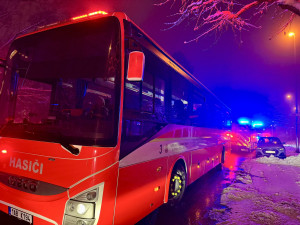 VIDEO: Na Břevnově hořely vysokoškolské koleje. Hasiči zachránili 16 lidí
