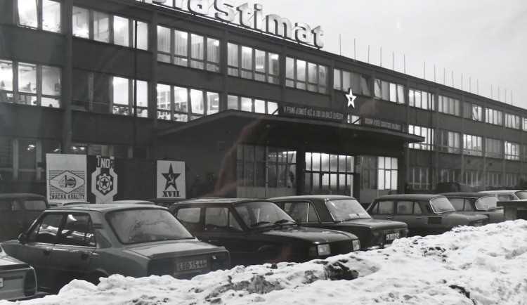 Od Plastimatu k Magně. Společnost slaví 80 let. Hledá dobové fotografie