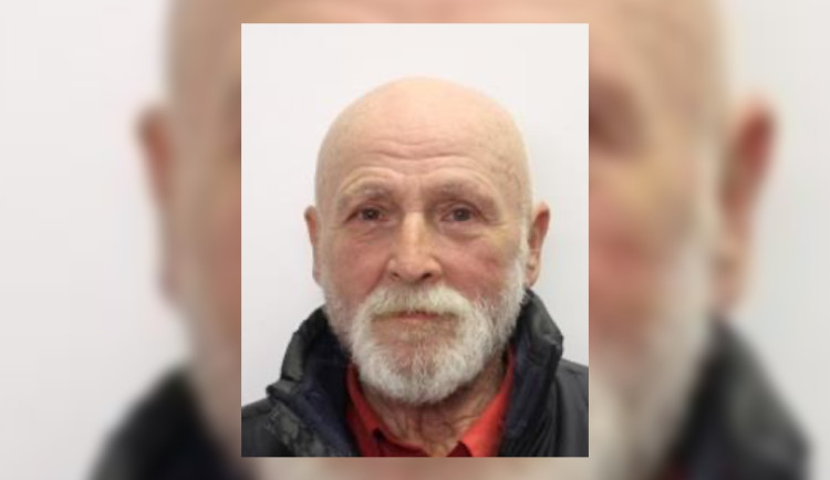 Nemocný senior se nevrátil do nemocnice. Nemá u sebe léky a jde mu o život