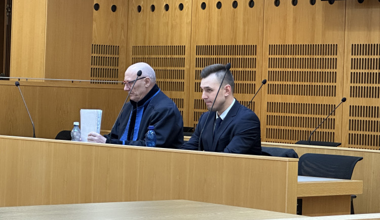 Řidiče tramvaje dostal za incident s ukrajinskými cestujícími prospěšné práce