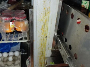 Plíseň, špína, žádný záchod. Restauraci v Praze kvůli desítce prohřešků hned zavřeli