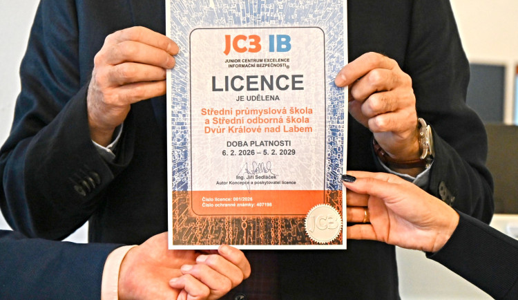 Dvorská průmyslovka je elitou v kybernetické bezpečnosti, získala licenci