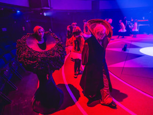 Nová Spirála představila inscenaci Tauše a Holého Human Zoo – Gospelová anarchie