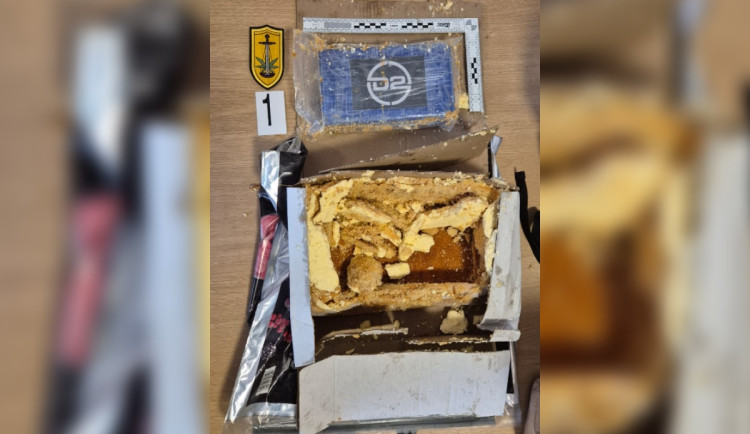 Cihly kokainu schovávali do dortů.