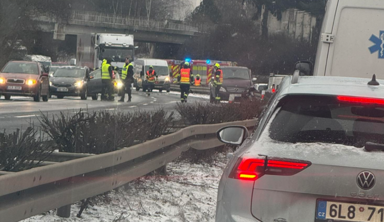 Rychlostku u Makra uzavřely o obou směrech nehody, už je průjezdná