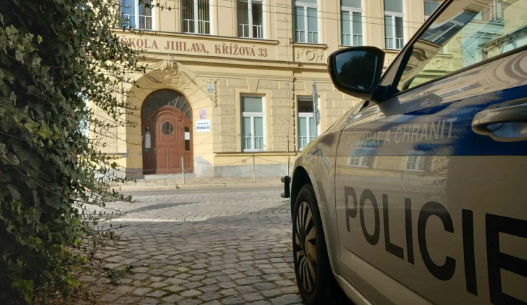 Ve škole v Jihlavě byla po pěti měsících znovu nahlášená bomba. Došlo k evakuaci