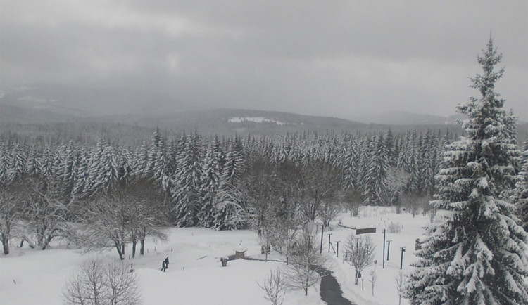 Šumavské hřebeny zasypal metr sněhu, poprvé tuto zimu