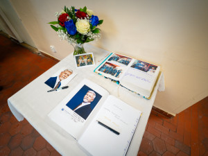 FOTO: Turnaj v přehazované a debata na tělo. Prezident Pavel se vrátil do školy