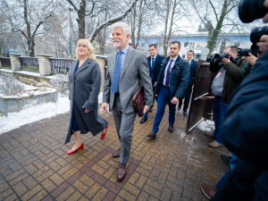 FOTO: Turnaj v přehazované a debata na tělo. Prezident Pavel se vrátil do školy