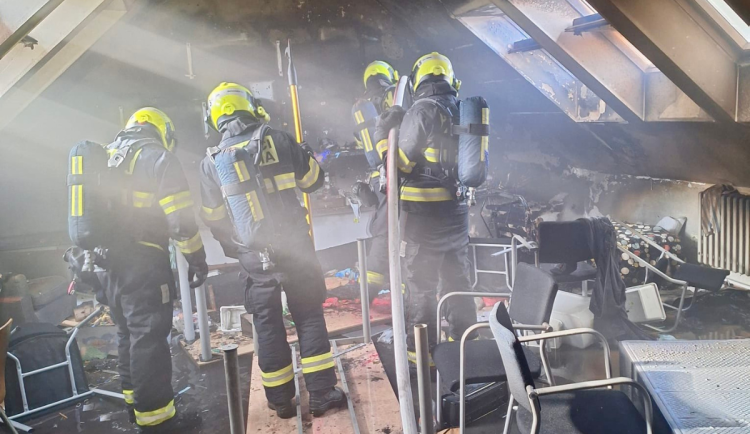 Fotografie ze zásahu při požáru v Bohnicích