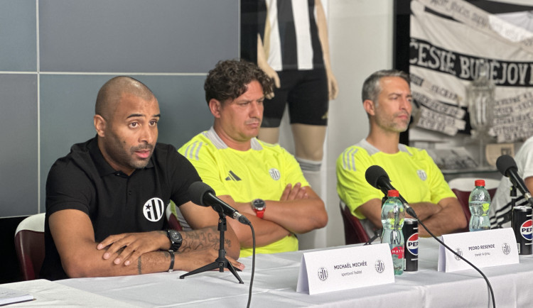 Střelák: Sportovní ředitel je ve Francii a posily přicházejí z celé Evropy