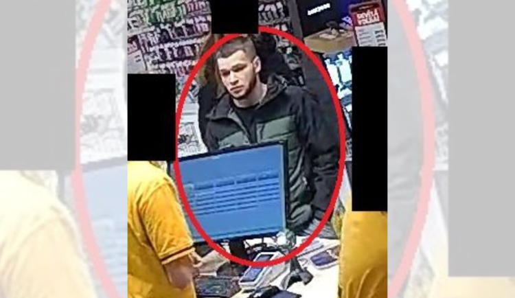 Ženu z jihu Čech připravili o tisíce. V Praze za ně neznámý muž pořídil mobil