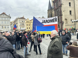 Staroměstské náměstí stojí za Ukrajinou. Shromáždění zahájil prezident Pavel