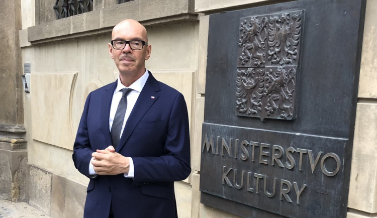 Vůz ministra kultury Klempíře boural na Kulaťáku, politik jel do nemocnice