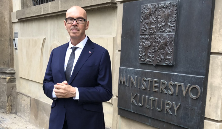 Vůz ministra kultury Klempíře boural na Kulaťáku, politik jel do nemocnice