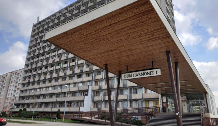 Rekonstrukce hradecké Harmonie I je na spadnutí, seniory čeká přesun