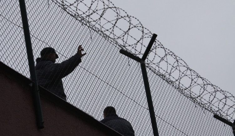 Tahanice po soudech, nekonečný, řekl po osvobozujícím rozsudku bývalý dozorce z Rýnovic