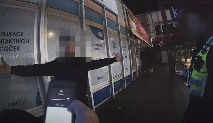 Muž skončil na psychiatrii.