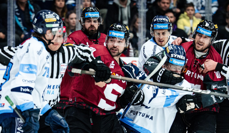 Hokejisté Sparty díky dvěma gólům Horáka otočili zápas v Liberci.