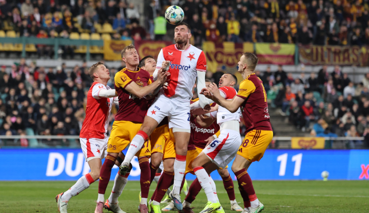 Slávisté pogratulovali trenérovi Trpišovskému k padesátinám výhrou na Dukle