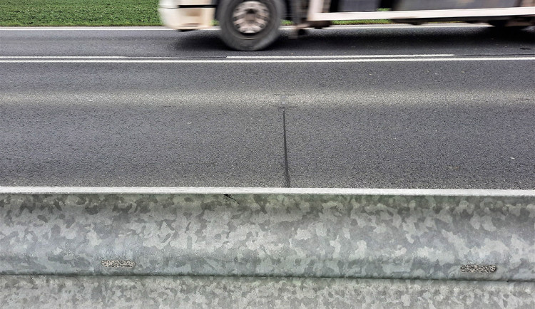 Dokončování D55 od zítřka na čtvrt roku uzavře silnici u Velkého Týnce. Objížďka vede po dálnici