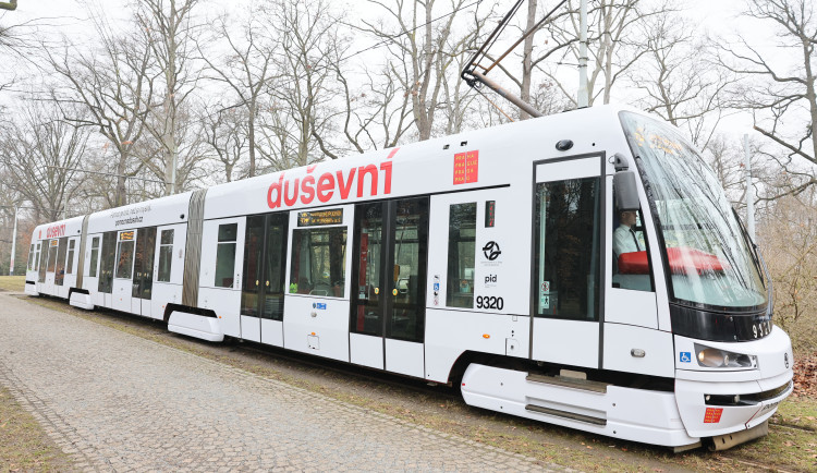 Praha vytvořila Duševní tramvaj, uvnitř jsou kontakty na psychologickou