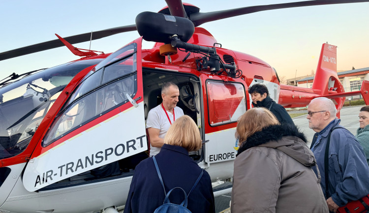 Studenti Univerzity třetího věku navštívili ostravskou záchranku