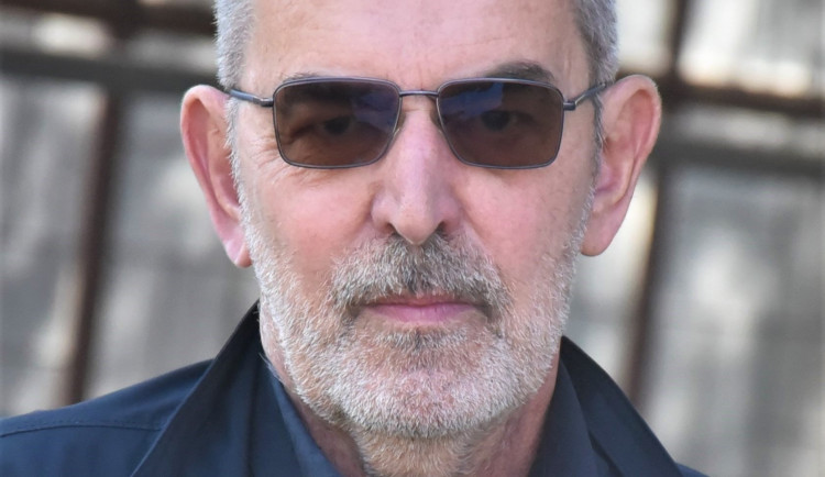 Problémy s ledvinami jsou stále častější, léčí se s nimi i známý český básník