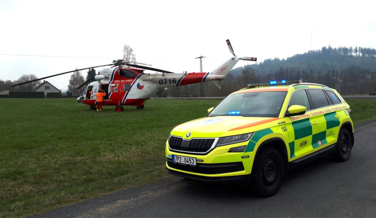 Bizarní případ z penzionu. Muž se pobodal a pak křičel z okna, že ho chtějí zabít