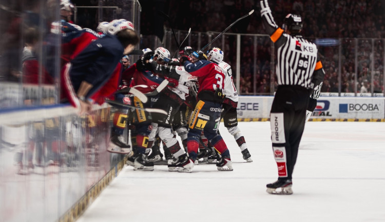 Sparta na závěr základní části podlehla Pardubicím, v prodloužení rozhodl Košťálek