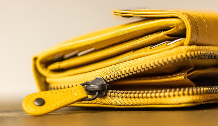 Školačky zachránily peněženku. Ženě se navrátilo jedenáct tisíc