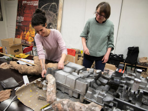 Průvod na Karlově mostě spálil Motoranu, letos tím chtěl kritizovat Motoristy