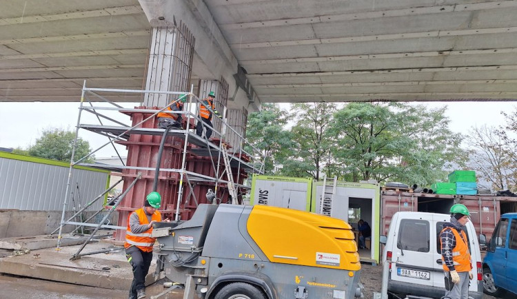 Most přes I/35 v Hodkovicích čeká demolice. Přinese částečnou i úplnou uzavírku