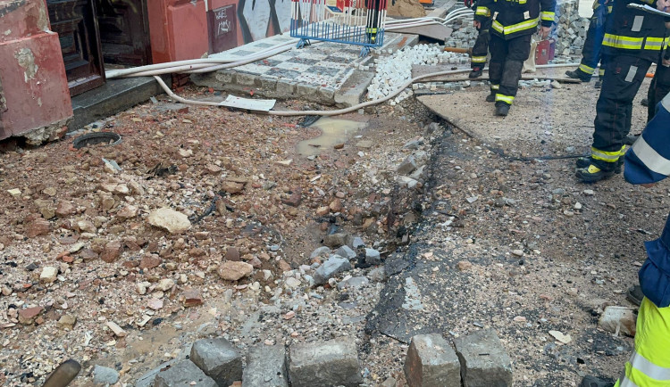 Požár plynovodu na Letné uhasili po čtyřech hodinách.