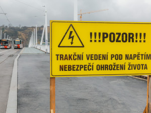 VIDEO: Dvorecký most otestovaly tramvaje a autobusy, trať prošla na výbornou