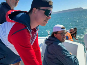 Český plavec a trenér z Aquapalace Praha Jakub Kačerovský pokořil Cookovu úžinu