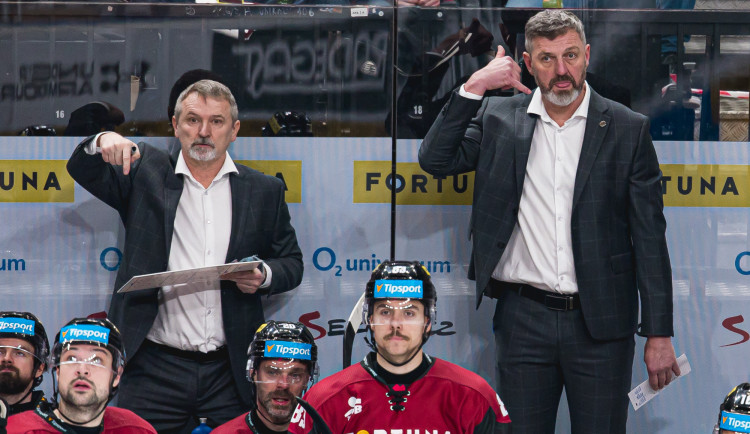 Trenér hokejové Sparty Nedvěd kritizoval rozhodčí, dostal pokutu deset tisíc