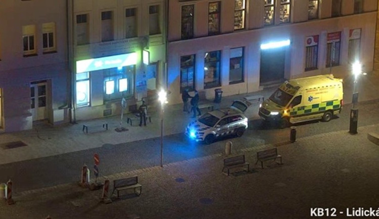 Muž ležel bez hnutí na ulici v Jablonci. Nadýchal čtyři promile