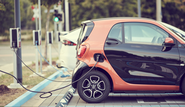 Liberec chce do poloviny příštího roku zřídit po městě nabíjecí stanice pro elektromobily
