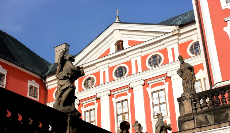 Broumovský klášter hostí sympozium ilustrace, víkend patří veřejnosti