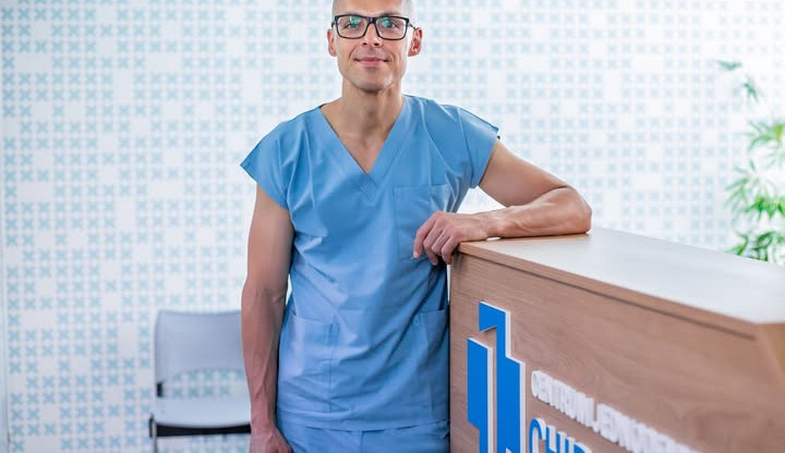 Zlaté ruce chrudimského rodáka Holeky mění světovou chirurgii v Hradci Králové