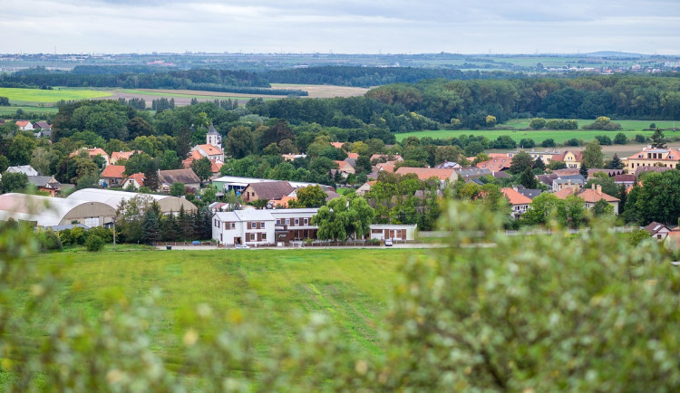 Na účtech obcí a krajů leží miliardy. Ministerstvo kritizuje hromadění peněz